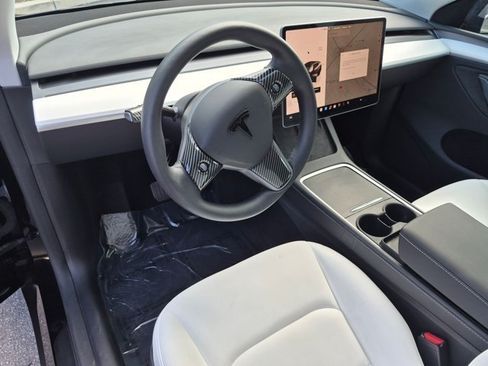 Used 2023 Tesla Model Y Long Range AWD/4WD image 9