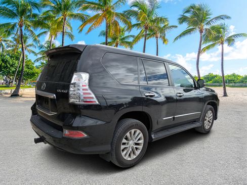 Used 2018 Lexus GX 460 image 3