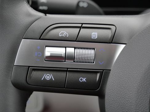 Certified 2025 Hyundai Kona SEL image 32