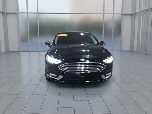 Used 2017 Ford Fusion SE w/ Fusion SE Technology Package image 3