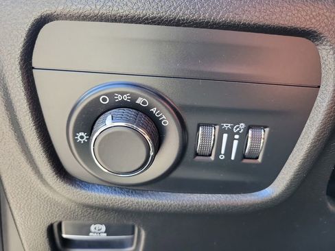 Used 2023 Jeep Grand Cherokee L Laredo image 27