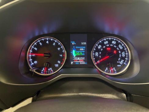 Used 2020 Toyota RAV4 LE image 17