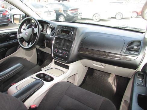Used 2015 Dodge Grand Caravan SXT image 28
