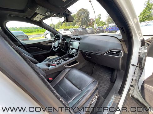 Used 2019 Jaguar F-PACE S image 29