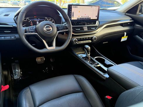 Used 2023 Nissan Altima 2.5 SR w/ SR Premium Package image 31