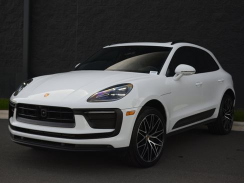 Certified 2026 Porsche Macan AWD/4WD image 41