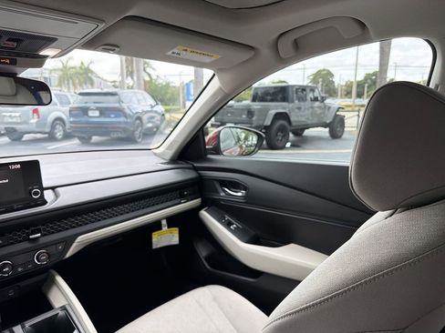 Used 2024 Honda Accord EX image 11