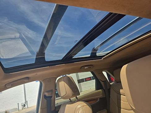 Used 2018 Cadillac XT5 Platinum w/ Driver Assist Package AWD/4WD image 24