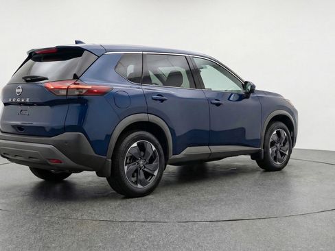 Used 2025 Nissan Rogue SV image 9
