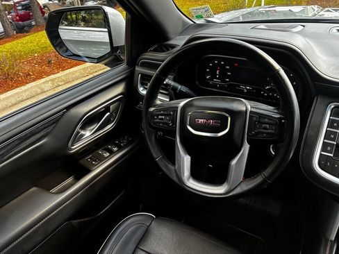 Used 2023 GMC Yukon XL SLT w/ SLT Premium Package RWD image 21