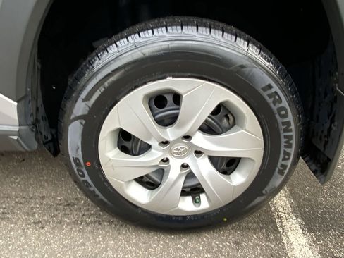 Used 2021 Toyota RAV4 LE image 19