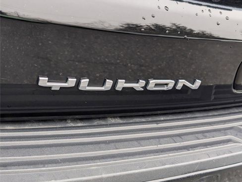 Used 2024 GMC Yukon XL SLT image 9