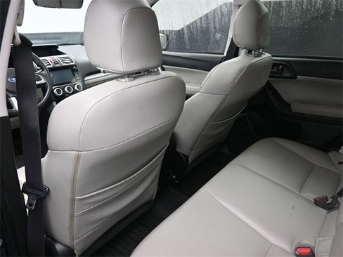 Used 2017 Subaru Forester 2.5i Premium image 12