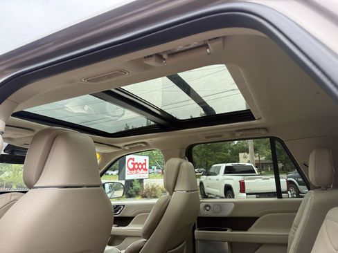 Used 2020 Lincoln Navigator L Reserve w/ Luxury Package AWD/4WD image 21