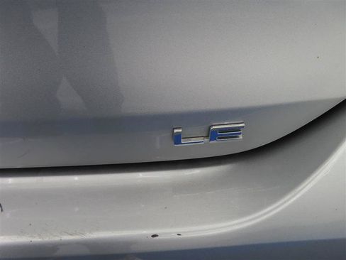 Used 2025 Toyota Highlander LE FWD image 11