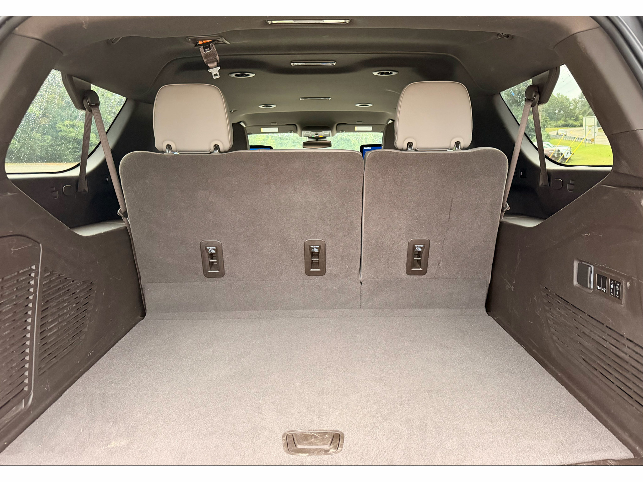 Used 2024 Chevrolet Suburban LT w/ Luxury Package AWD/4WD image 8