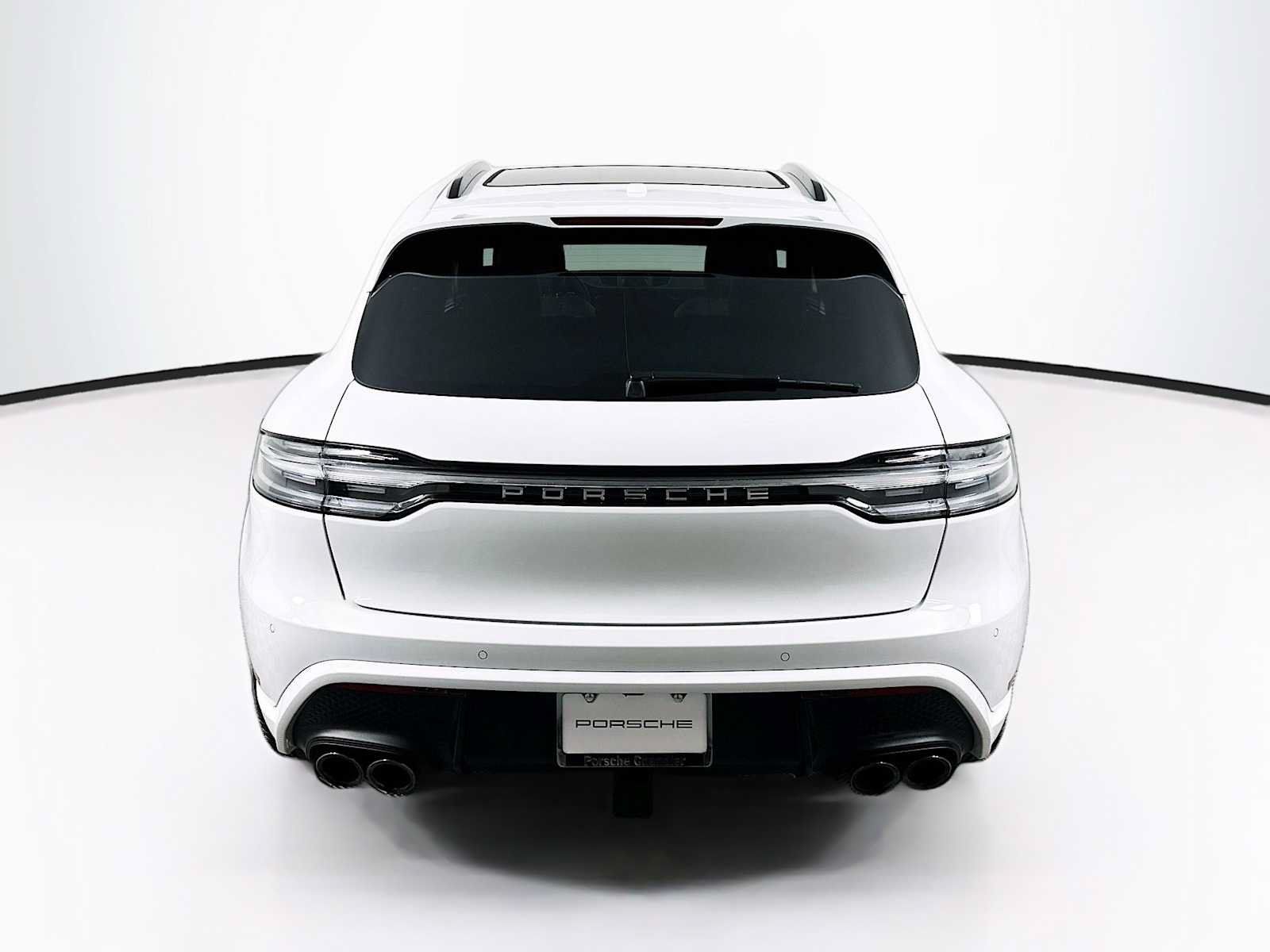 Certified 2026 Porsche Macan AWD/4WD image 10