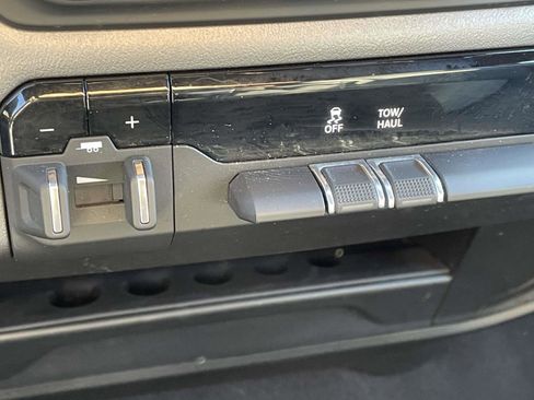 Used 2024 RAM 2500 Big Horn w/ Bed Utility Group image 5