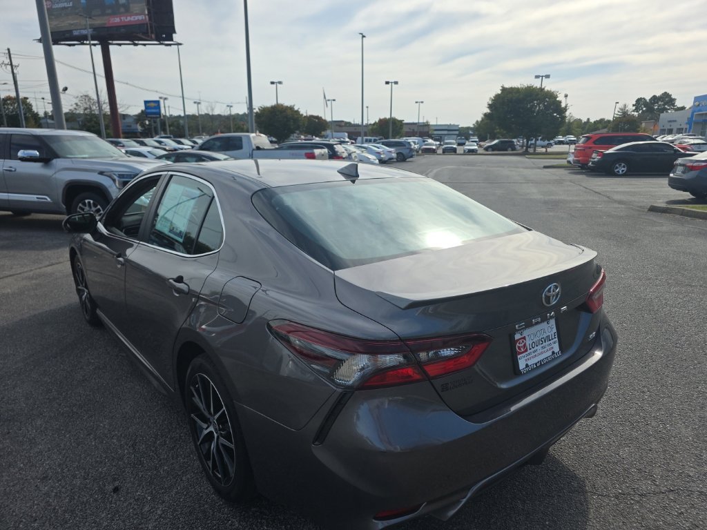 Used 2024 Toyota Camry SE FWD image 6