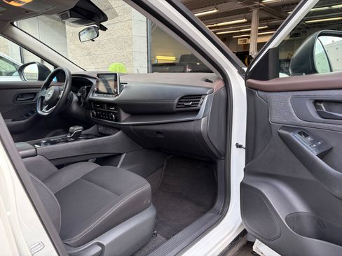 Used 2023 Nissan Rogue S FWD image 27