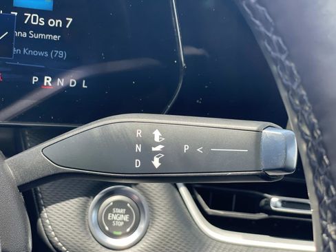 Used 2025 Chevrolet Equinox LT FWD image 19