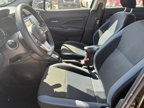 Used 2025 Nissan Versa SV FWD image 20