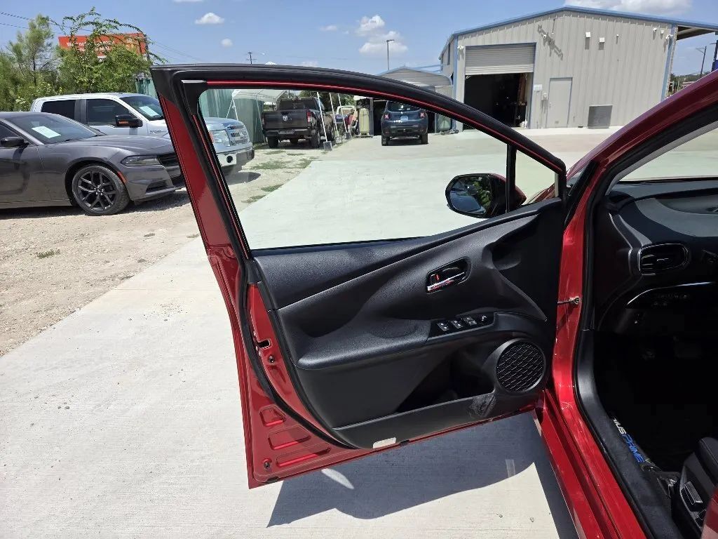Used 2017 Toyota Prius Prime Advanced FWD image 12