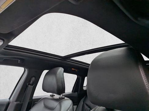 Used 2023 Jeep Compass Latitude w/ Sun and Sound Group image 17