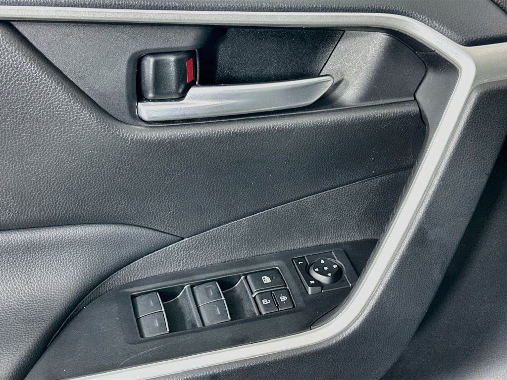 Certified 2025 Toyota RAV4 XLE FWD image 18