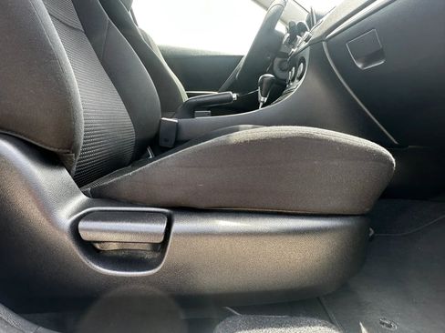 Used 2013 MAZDA MAZDA3 i Touring FWD image 36