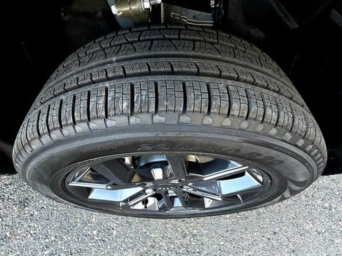 New 2025 Jeep Grand Cherokee L Limited w/ Trailer Tow Package image 33