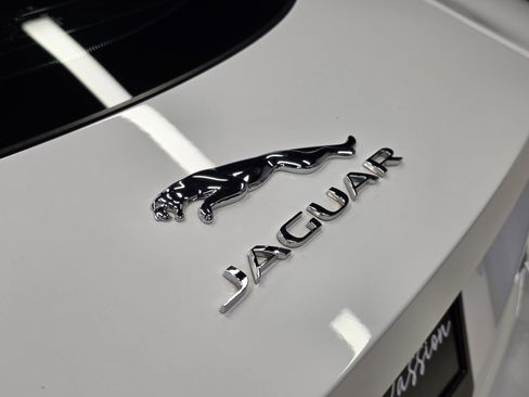 Used 2016 Jaguar F-TYPE R image 53