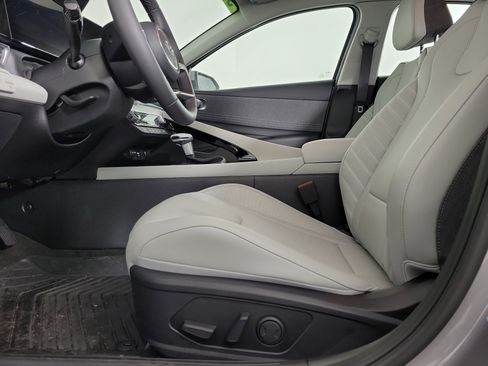 New 2025 Hyundai Elantra Limited image 25