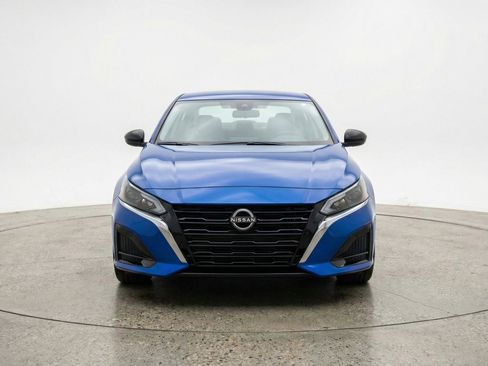 Used 2025 Nissan Altima 2.5 SV image 2