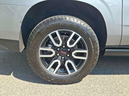 Used 2023 GMC Yukon XL AT4 AWD/4WD image 8