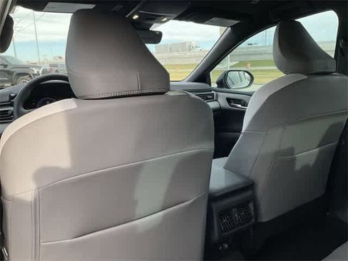 Used 2025 Toyota Camry SE image 15