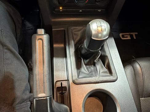 Used 2005 Ford Mustang GT RWD image 24