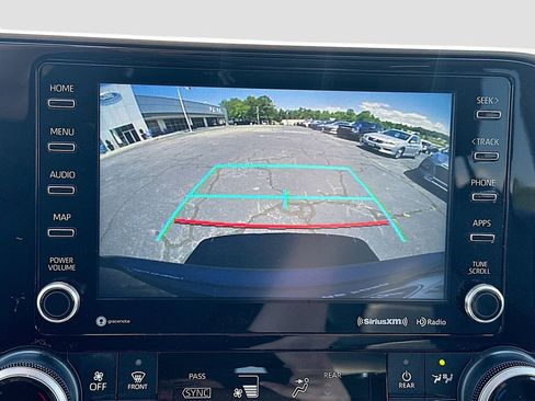 Used 2020 Toyota Highlander XLE FWD image 11