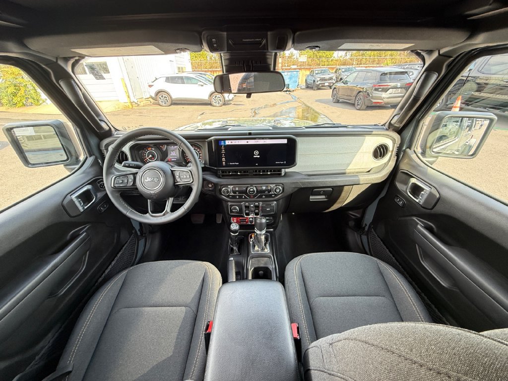 Used 2025 Jeep Wrangler Unlimited Sport AWD/4WD image 23