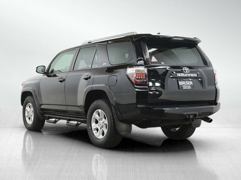 Used 2018 Toyota 4Runner SR5 Premium image 3