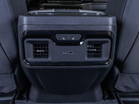 Used 2026 Chevrolet Silverado 2500 ZR2 AWD/4WD image 32