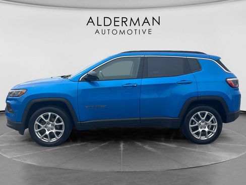 Used 2022 Jeep Compass Latitude AWD/4WD image 2