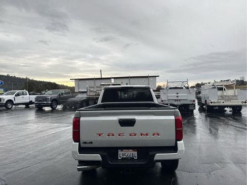Used 2024 Toyota Tacoma TRD Sport image 6