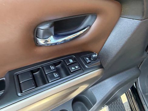 Used 2024 Nissan Titan Platinum Reserve w/ Moonroof Package RWD image 12