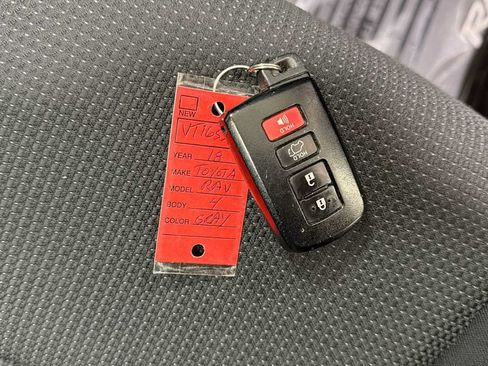 Certified 2018 Toyota RAV4 XLE w/ Carpet Mat Package AWD/4WD image 32
