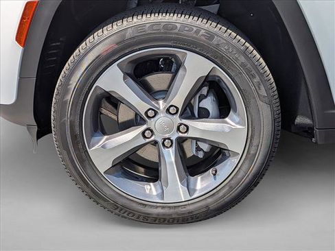 New 2026 Jeep Grand Cherokee Limited RWD image 9