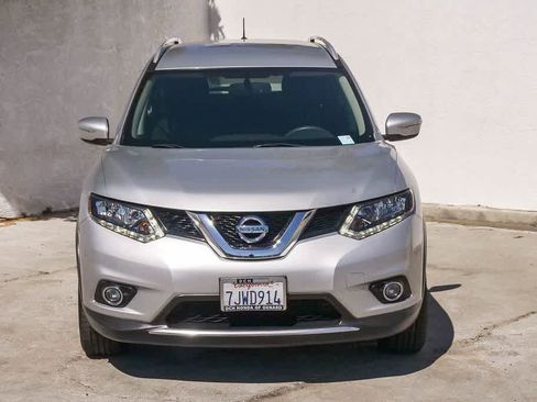 Used 2015 Nissan Rogue SV w/ SV Family Package image 2