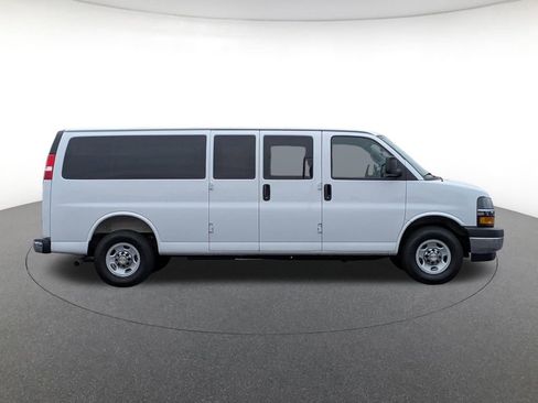 Used 2025 Chevrolet Express 3500 LT w/ LT Preferred Equipment Group RWD image 4