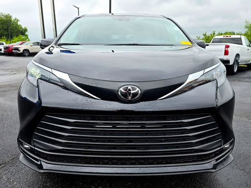 Used 2026 Toyota Sienna XLE FWD image 15