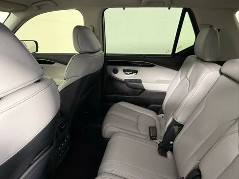 Used 2025 Honda Pilot EX-L image 33